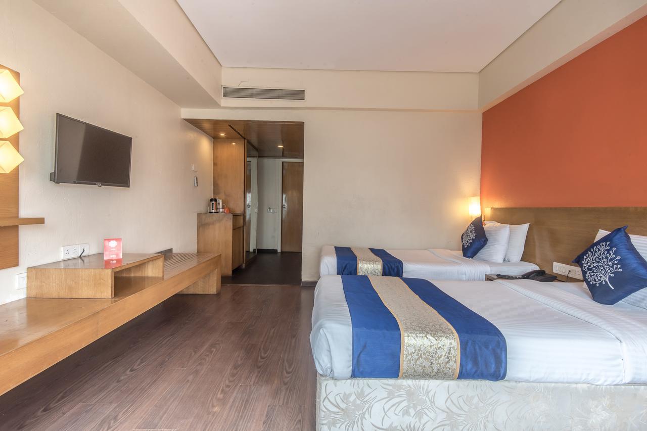 Oyo Flagship 584 Santacruz East Hotel Malad Exterior photo