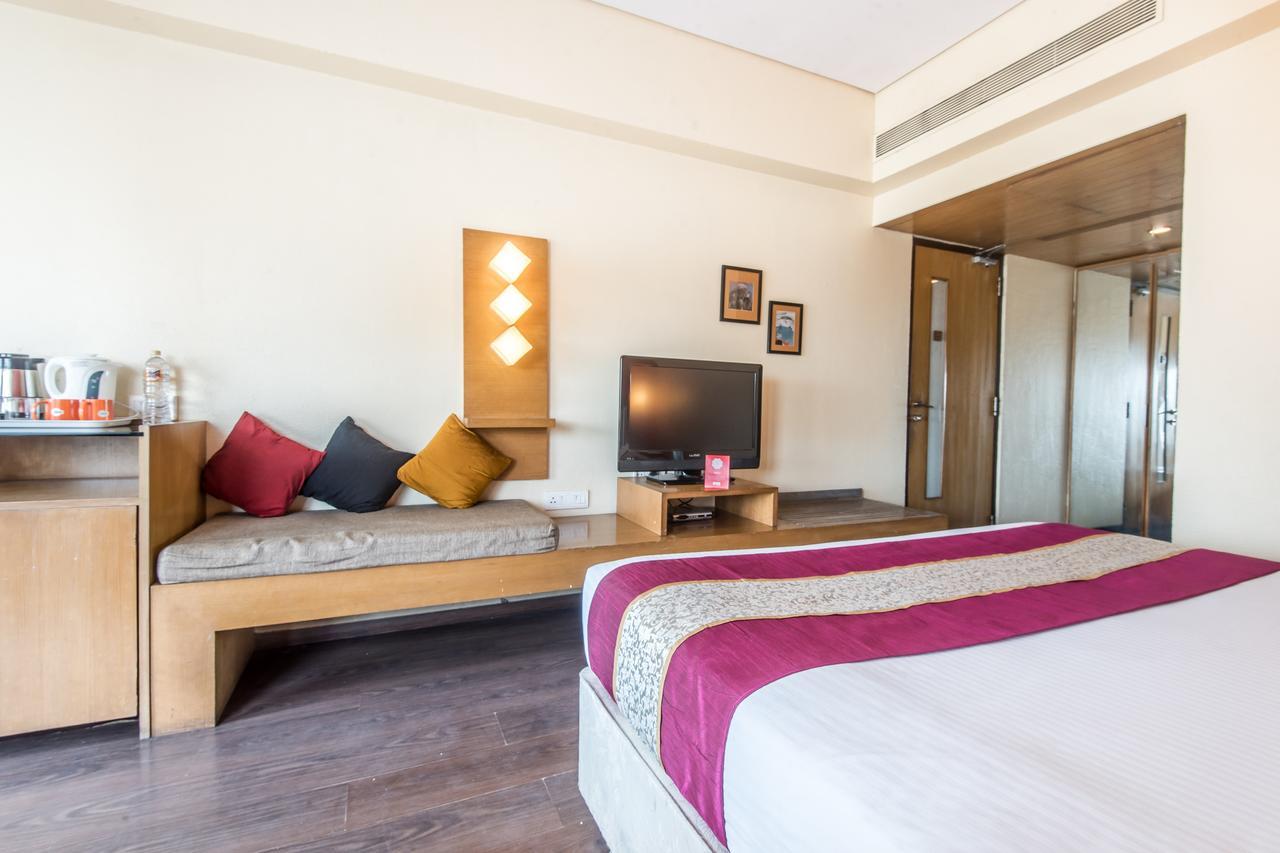 Oyo Flagship 584 Santacruz East Hotel Malad Exterior photo
